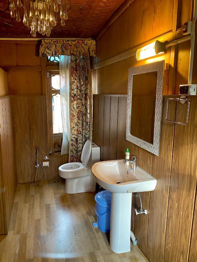 Green Paradise Houseboat - Centrally Heated Srīnagar Eksteriør billede