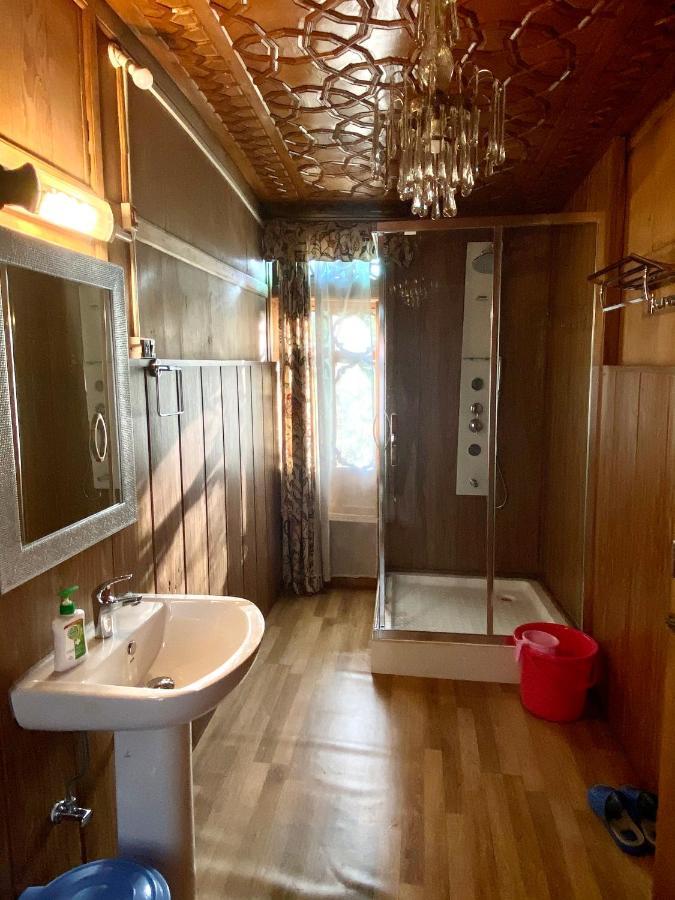 Green Paradise Houseboat - Centrally Heated Srīnagar Eksteriør billede