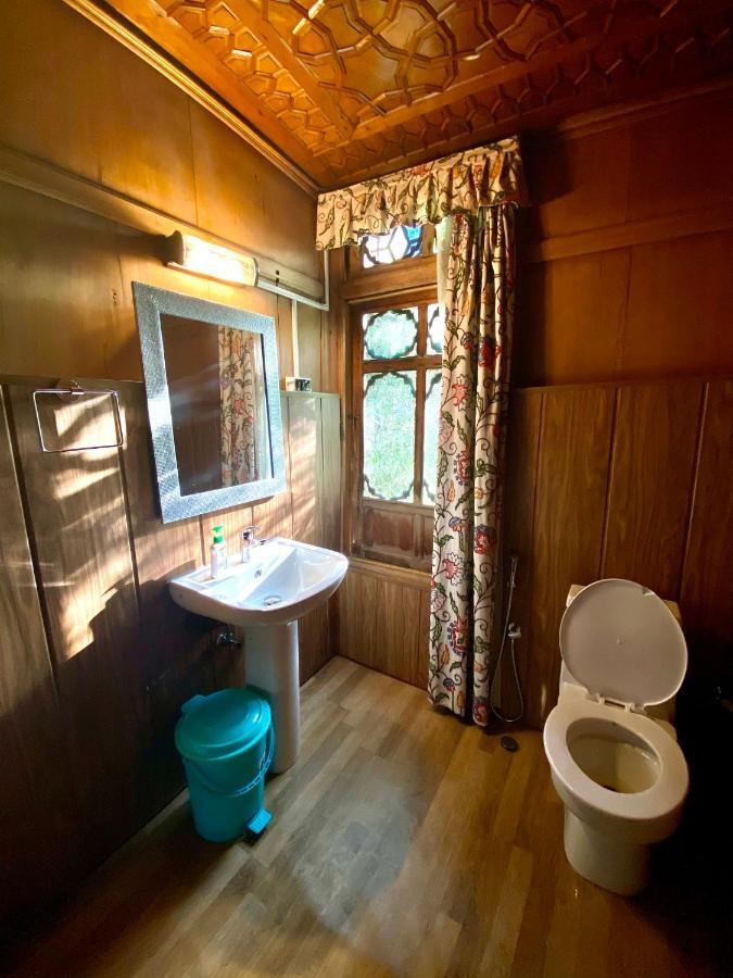 Green Paradise Houseboat - Centrally Heated Srīnagar Eksteriør billede