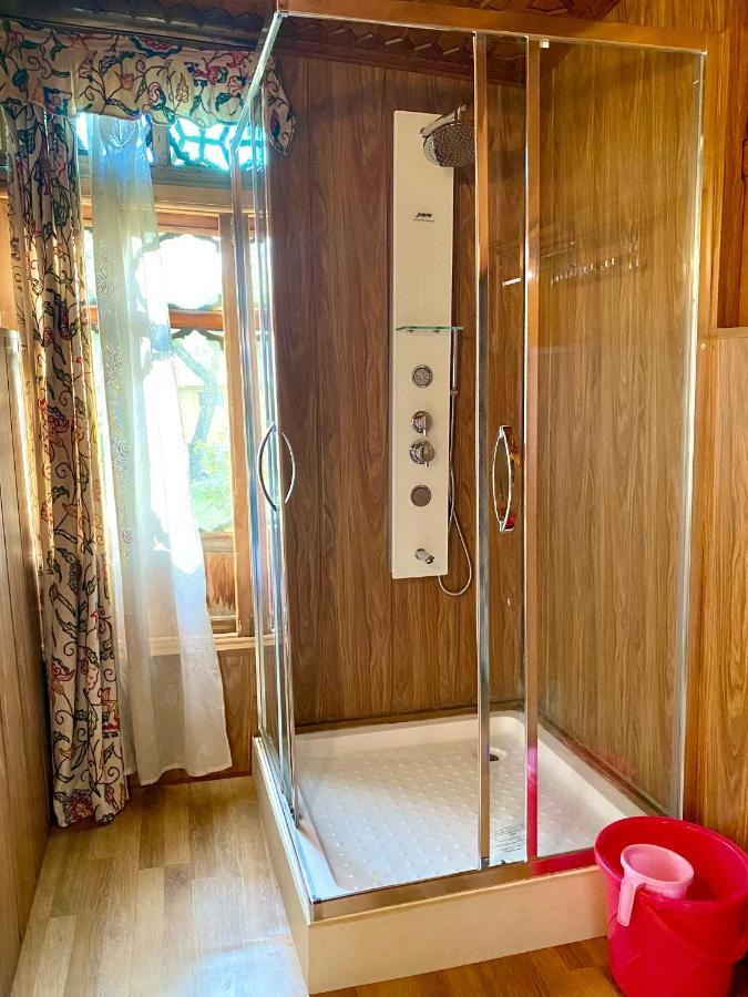 Green Paradise Houseboat - Centrally Heated Srīnagar Eksteriør billede